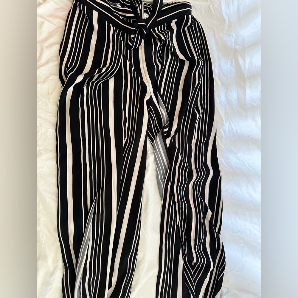 Women’s comfy palazzo pants with tie waist and flowy fabric legs